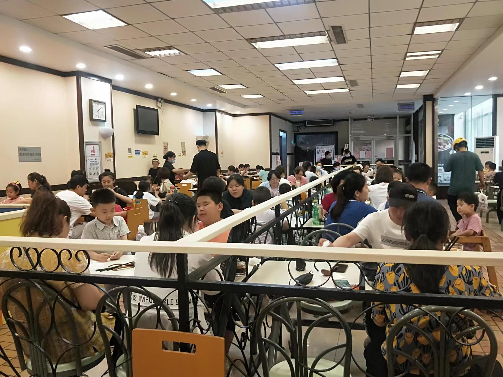 公司擁有強大的研發(fā)中心， 配有專業(yè)研發(fā)工程師，研發(fā)中心擁有完備的人才結(jié)構(gòu)，并本著企業(yè)標準高于國家標準的原則，為公司產(chǎn)品、客戶定制產(chǎn)品的研發(fā)保駕護航。產(chǎn)品質(zhì)咨詢線：0537-3630366